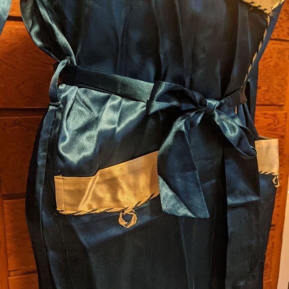 Elegant Blue Satin Robe with Cream Accents - Picture 6 of 8